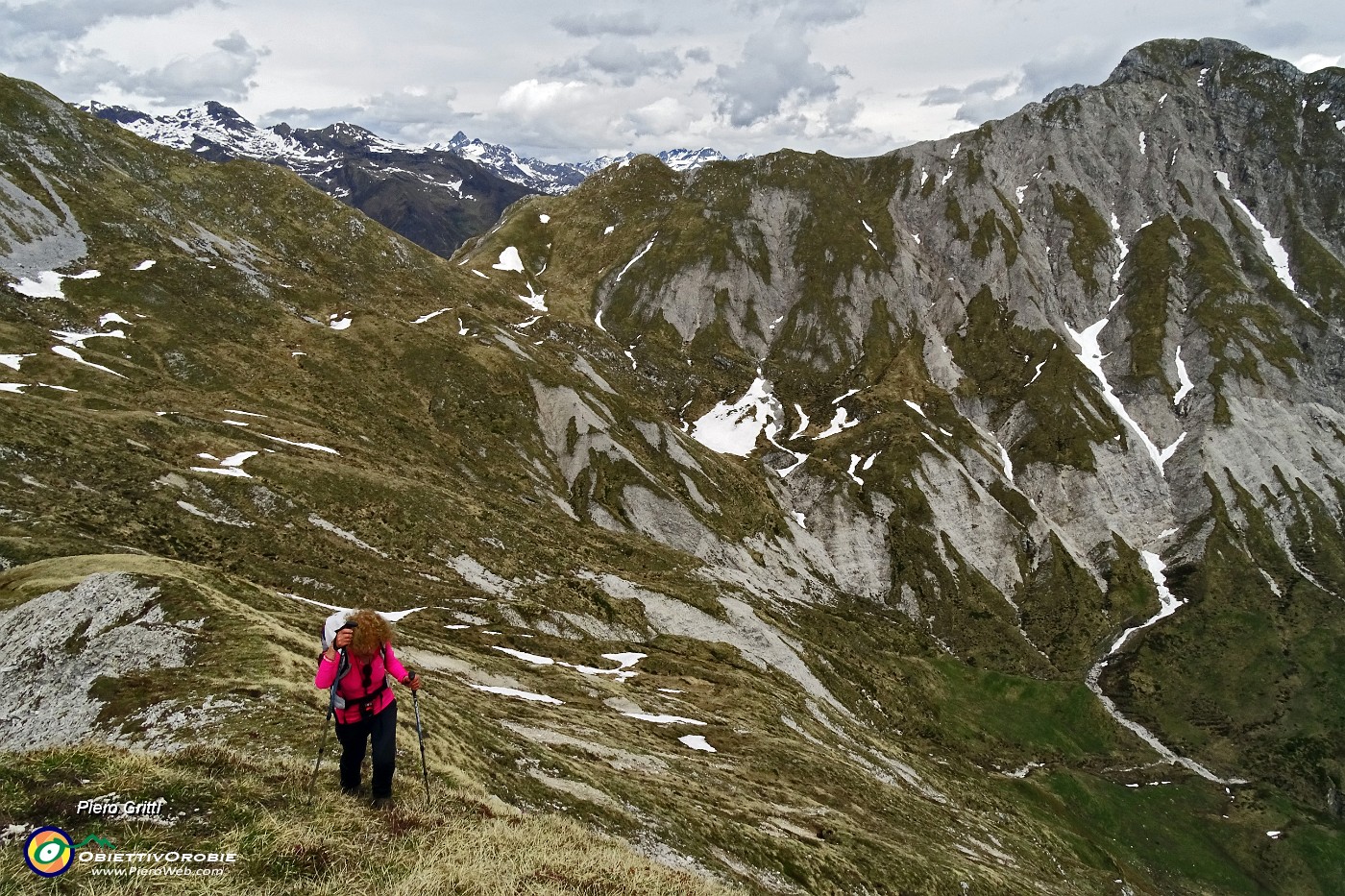 66 Ripida ma facile salita della cresta erbosa nord di Cima degli Agnelli.JPG -                                